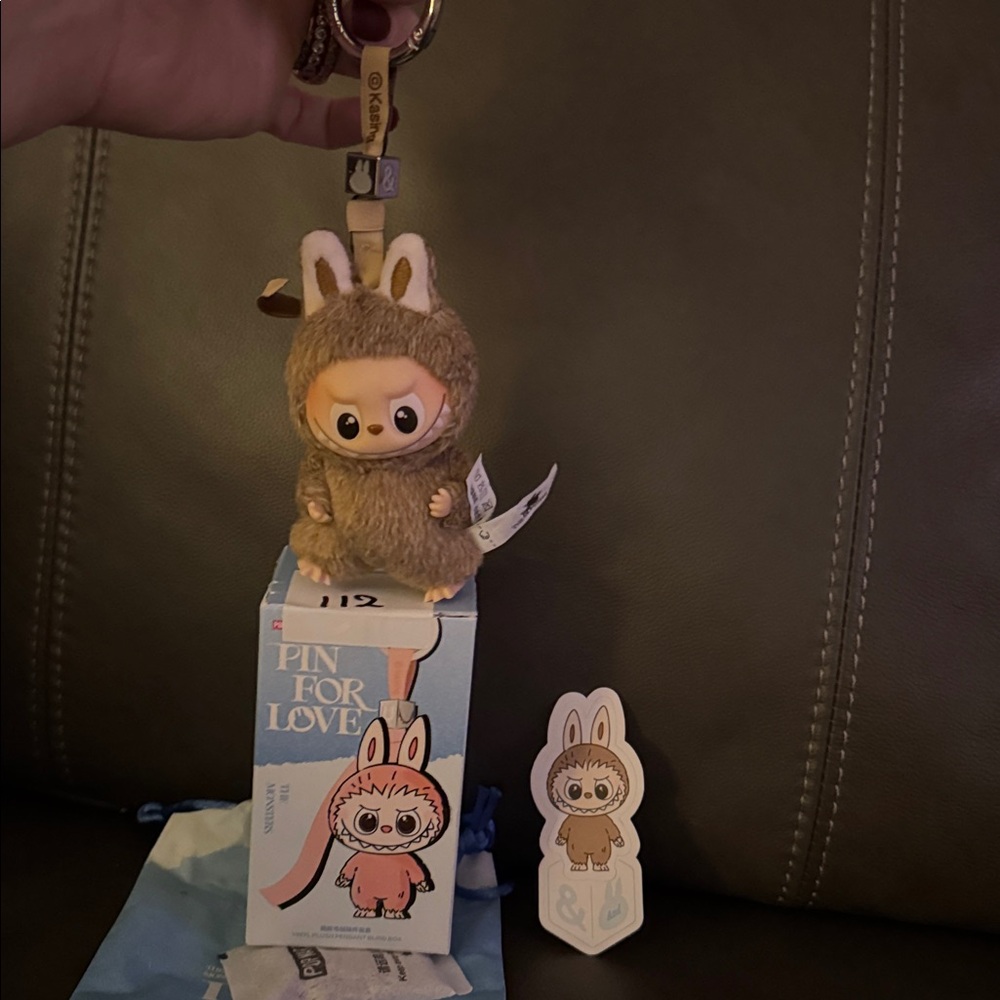 Pop Mart Pin for Love 📌 ❤️ "&" - Picture 3 of 4